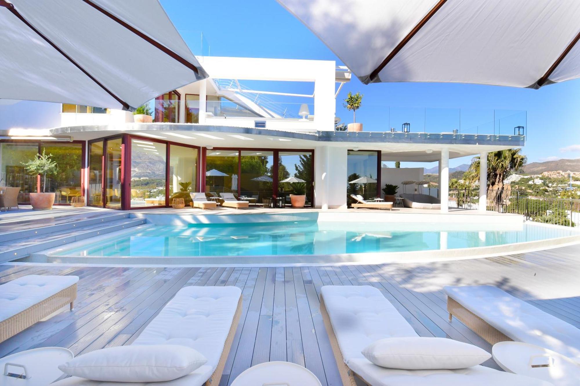 Apartment Extraordinary 7 Bdrm W Pool, Gym, Cinema
